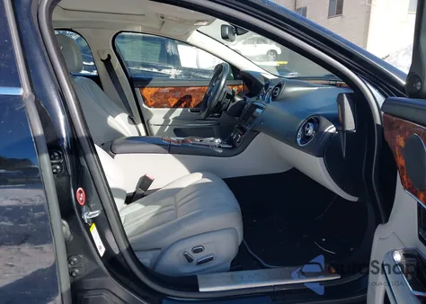 2013 Jaguar Xj z USA, uszkodzony, nr VIN SAJWJ1CD7D8V52714